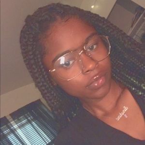 Meet your Posher, Briana